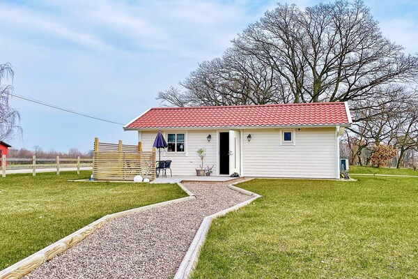 Knus nieuw vakantiehuisje bij zee en zandstrand in Bergkvara - thumbnail 1