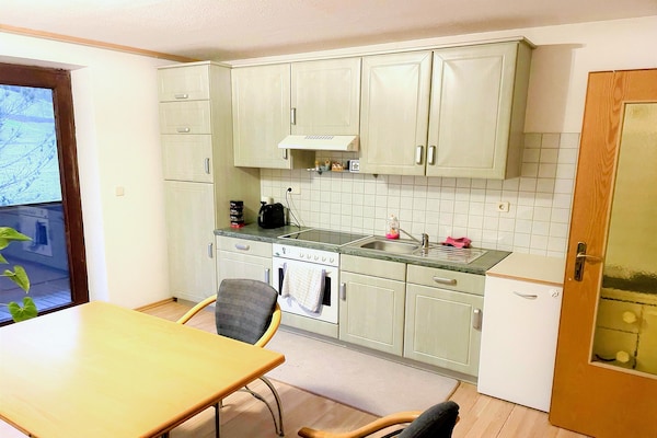 Ruim bosappartement voor 4 personen in Karinthië met balkon en tuin - thumbnail 2