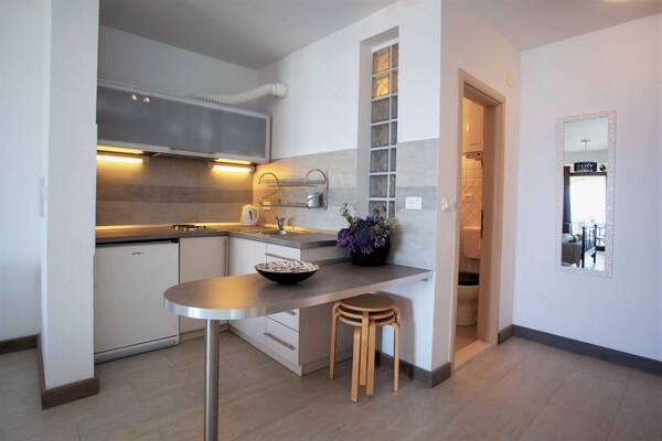 Sfeervol studio-appartement met zeezicht in Brela - thumbnail 1