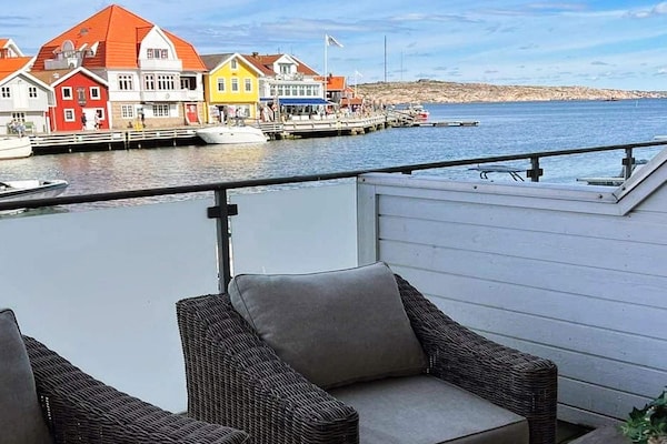Vakantiehuis met panoramisch zeezicht en privéparkeerplaats in Smögen - thumbnail 1