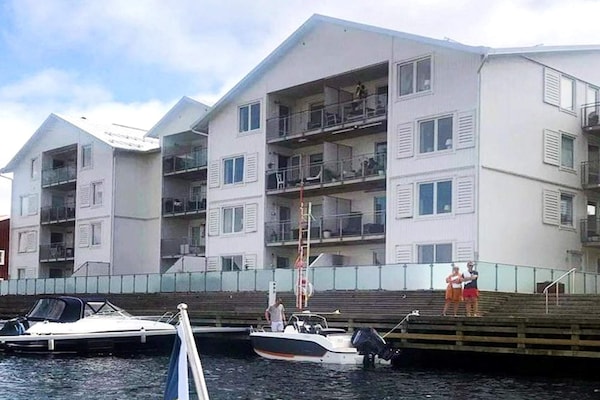 Vakantiehuis met panoramisch zeezicht en privéparkeerplaats in Smögen - thumbnail 3