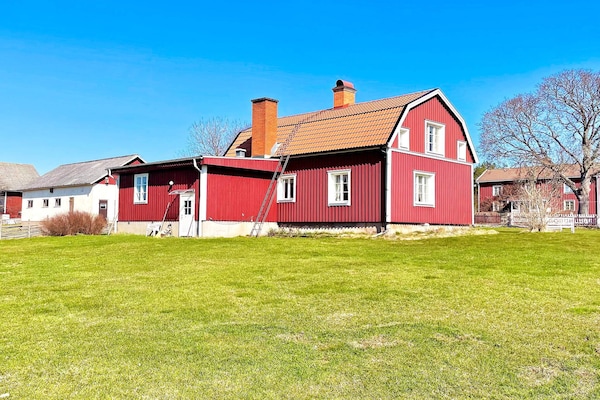 Ruim vakantiehuis bij Vimmerby met uitzicht en nabij elandpark - thumbnail 2