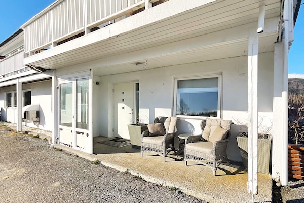 Ruim appartement op boerderij met panoramisch fjorduitzicht bij Averøy - thumbnail 5