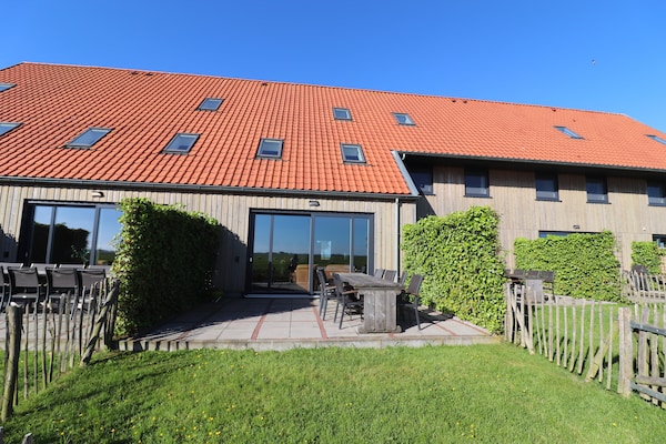Moderne Friese Villa in Leons: luxe vakantiehuis voor 10 personen met golfbaan - thumbnail 1