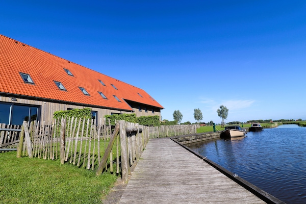 Friese Villa in Leons: ruim vakantiehuis voor 10 personen met golf en laadpaal - thumbnail 2