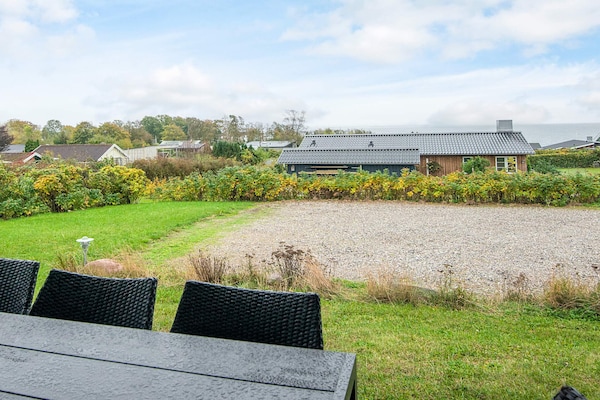 Op 350 m van zee: Modern vakantiehuis in Rønde met zeezicht - thumbnail 5