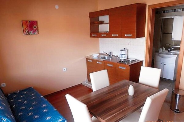 Zonnig appartement met balkon op 300m van strand in Jelsa, Hvar - thumbnail 5