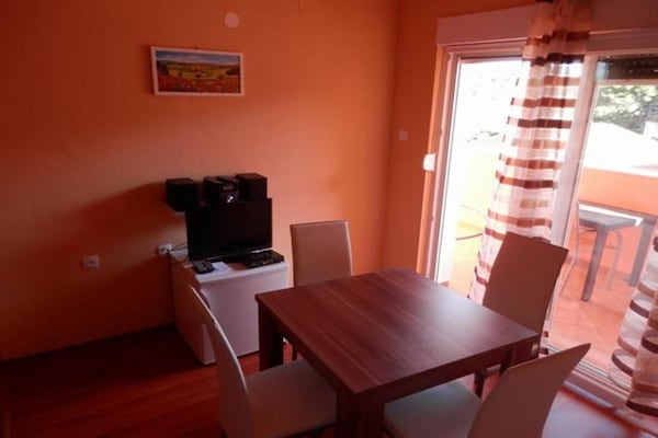 Appartement met balkon en zeezicht op 300m van strand in Jelsa, Hvar - thumbnail 2