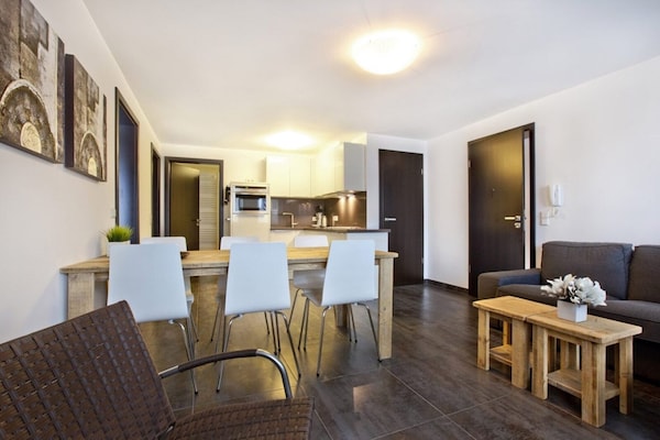 Knus 6-persoons appartement met handgemaakte meubels nabij de piste - thumbnail 2