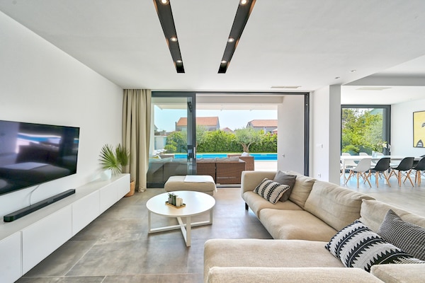 11-persoons luxe villa aan zee in Kaštel Štafilić - thumbnail 2