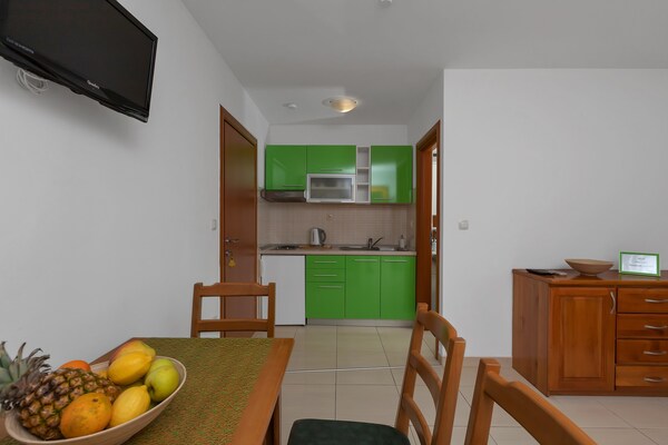 Sfeervol appartement voor 4 personen vlakbij zee in Baška Voda - thumbnail 4