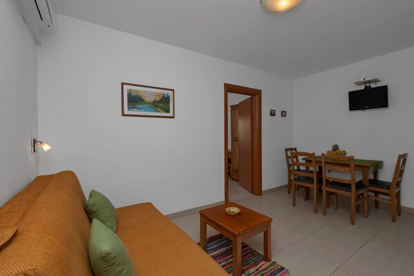 Sfeervol appartement voor 4 personen vlakbij zee in Baška Voda - thumbnail 3
