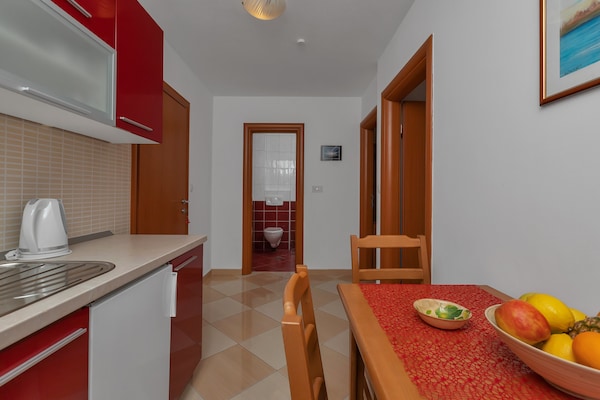 Zonnig appartement met balkon op 400m van strand in Baška Voda - thumbnail 6