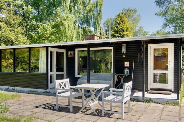 Vrijstaand vakantiehuis bij Rørvig met grote tuin, vlakbij de zee - thumbnail 1