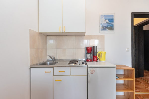 Apartments Ilija Njavro - Studio Apartment with Balcony (Apartment 1) - thumbnail 2