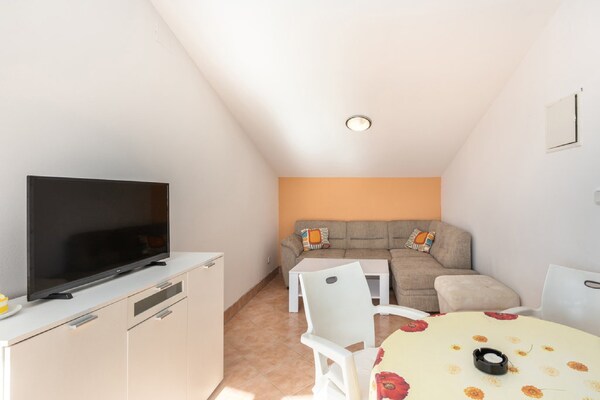 Apartments Ilija Njavro - One Bedroom Apartment with Terrace and Sea View (Apartment 4) - thumbnail 3