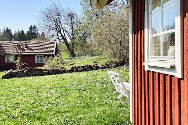 Pittoresk Zweeds vakantiehuisje met uitzicht op het Hornborgameer - thumbnail 3