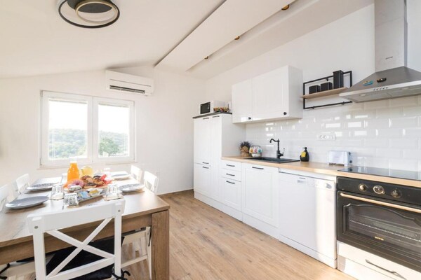Ruim 3-slaapkamerappartement met balkon en gedeeld zwembad in Radovin - thumbnail 5