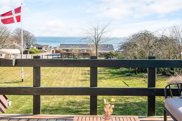 Compleet gerenoveerd vakantiehuis met panoramisch uitzicht op de Kleine Belt - thumbnail 4