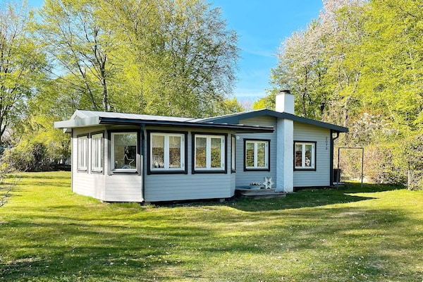 Vrijstaand vakantiehuis aan golfbaan, 300m van strand in Zweden - thumbnail 1