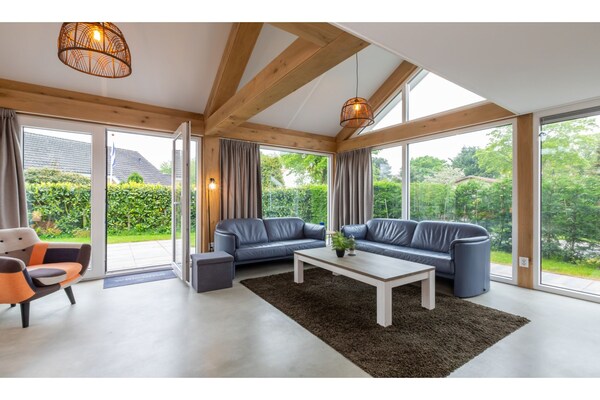 Licht vakantiehuis met besloten tuin op vakantiepark bij Burgh Haamstede - thumbnail 2