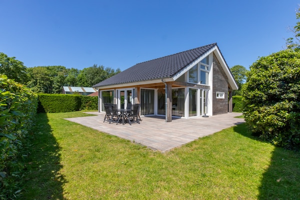 Licht vakantiehuis met besloten tuin op vakantiepark bij Burgh Haamstede - thumbnail 1