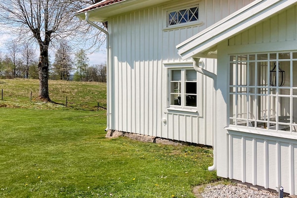 Authentiek Zweeds vakantiehuis aan privé vijver bij Ulricehamn - thumbnail 5