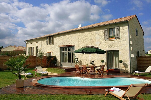 Vrijstaande villa met privézwembad op vakantiepark in Chalais - thumbnail 5