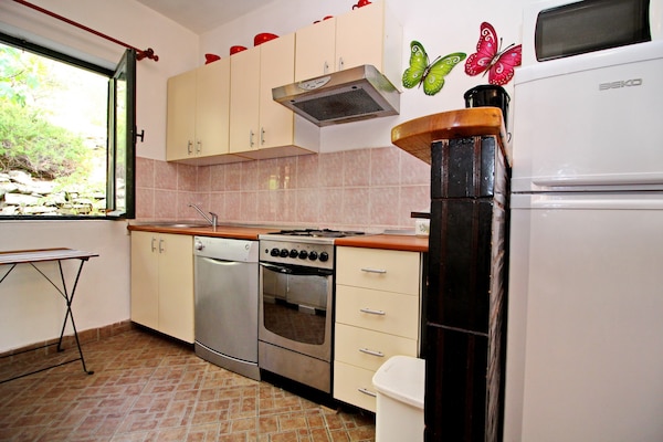 Op 300 m van het strand: Ruim appartement in Blato voor 5 personen - thumbnail 6