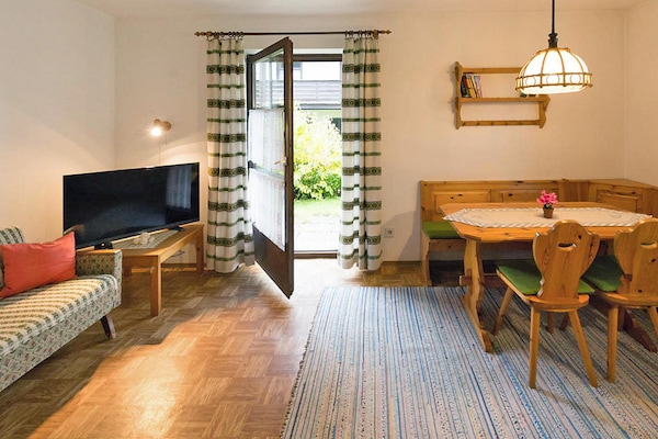 Op 300 m van het meer: sfeervol appartement in Neuschönau - thumbnail 2