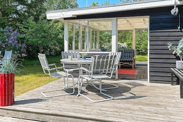 Zweeds vakantiehuis aan de golfbaan, 250 meter van zee en meer - thumbnail 5