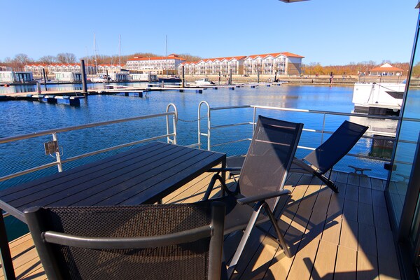 Drijvend genieten op de Oostzee: woonboot voor 3 in Marina Boltenhagen - thumbnail 6
