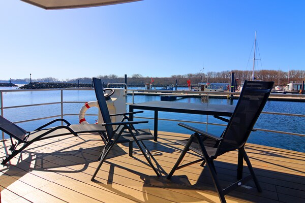 Drijvend genieten op de Oostzee: woonboot voor 3 in Marina Boltenhagen - thumbnail 4