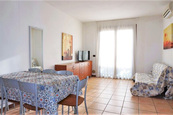 Zonnig appartement met zwembad en strand op loopafstand in Caorle - thumbnail 2
