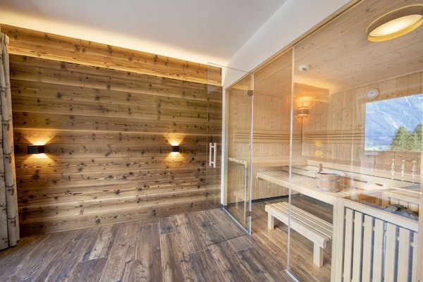 Luxe chalet aan de piste in Neukirchen met privésauna - thumbnail 4
