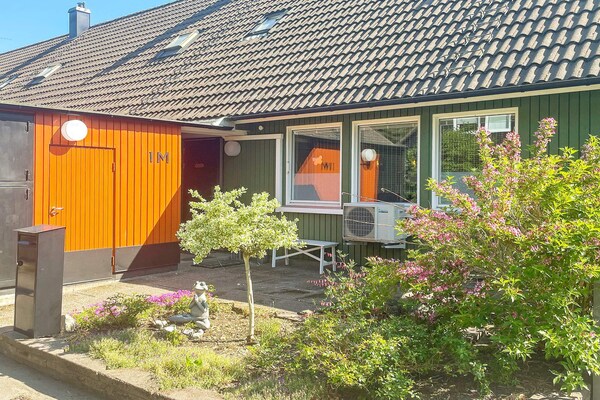 4-persoons vakantiehuis in Västervik op 1,4 km van de zee - thumbnail 1