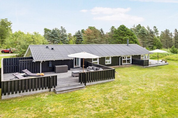 Luxe vakantiehuis met privé-zwembad en sauna nabij strand Jerup - thumbnail 1