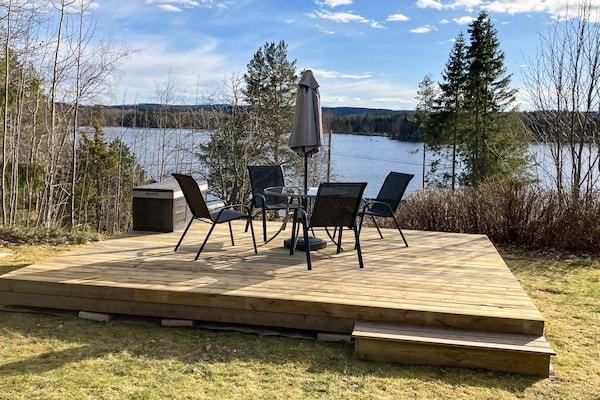 Authentiek Zweeds vakantiehuis met uitzicht op het meer Vågsjön in Enviken - thumbnail 2