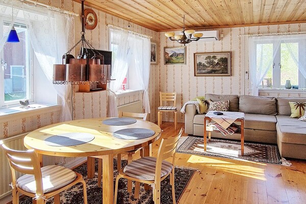 Sfeervol Zweeds vakantiehuis uit 1850 bij meer op 100m in Ljusdal - thumbnail 4
