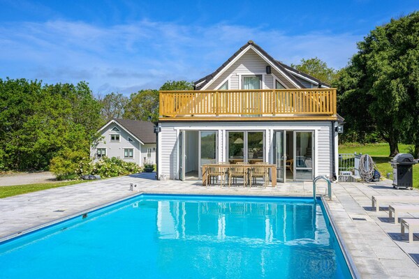 Ruim vakantiehuis in Båstad met zwembad en sauna voor 12 personen - thumbnail 1
