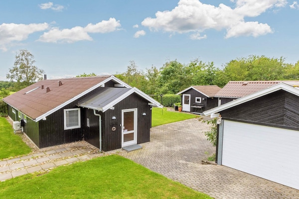 8-persoons vakantiehuis in Højslev op 500 meter van de zee - thumbnail 1