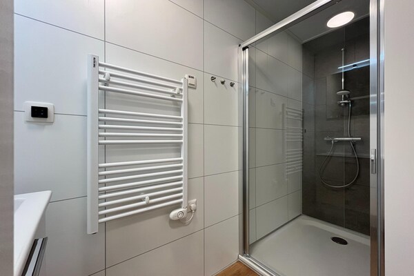 Vrijstaand chalet met airco in bosrijk Bospark 't Wolfsven, Mierlo - thumbnail 6