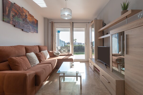 Appartement aan de golfbaan met zwembad en tuin op 700 meter van het strand - thumbnail 2