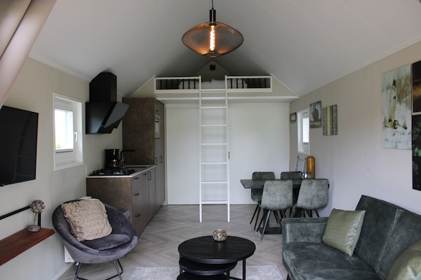 Tiny House Chalet aan de Rhederlaagse Meren in Lathum - thumbnail 1