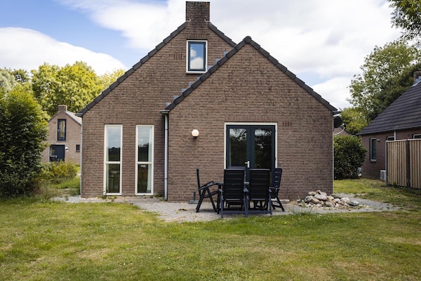 Vrijstaande villa in Vakantiepark 't Broeckhuys nabij Nijmegen - thumbnail 1