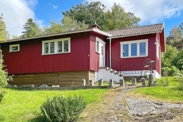 Zweeds rood vakantiehuis aan de golfbaan bij Uddevalla - thumbnail 2