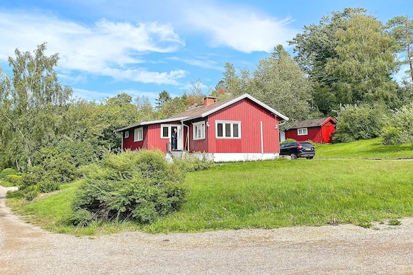 Zweeds rood vakantiehuis aan de golfbaan bij Uddevalla - thumbnail 3