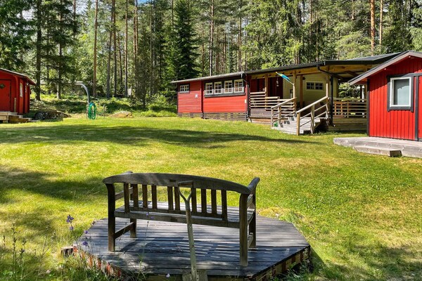 Vrijstaand vakantiehuis met sauna en annex nabij meer in Rejmyre - thumbnail 5
