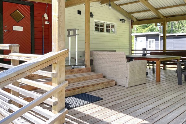 Vrijstaand vakantiehuis met sauna en annex nabij meer in Rejmyre - thumbnail 4