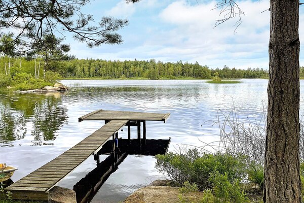 Vrijstaand vakantiehuis met sauna en annex nabij meer in Rejmyre - thumbnail 6